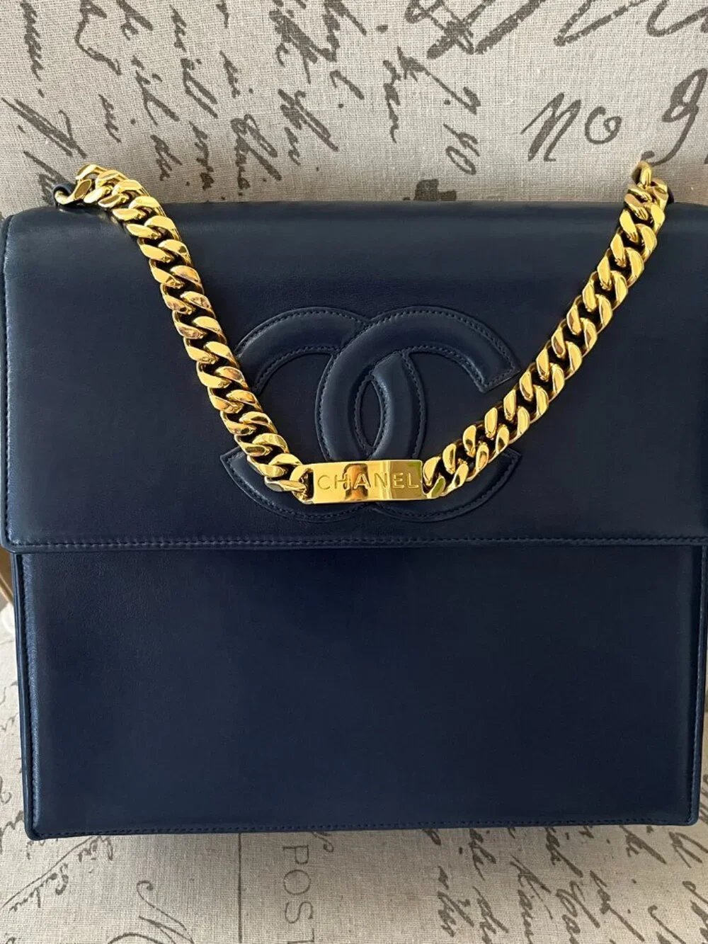 Authentic Vintage CHANEL 1996-1997 CC Lambskin Gold Chain Handle Flap handbag